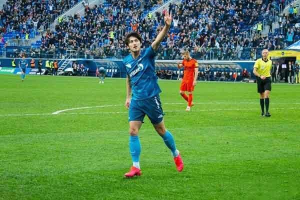 تماس با پدر آزمون برای ناپولی، علاقه سردار به بازی در انگلیس تماس با پدر آزمون برای ناپولی، علاقه سردار به بازی در انگلیس